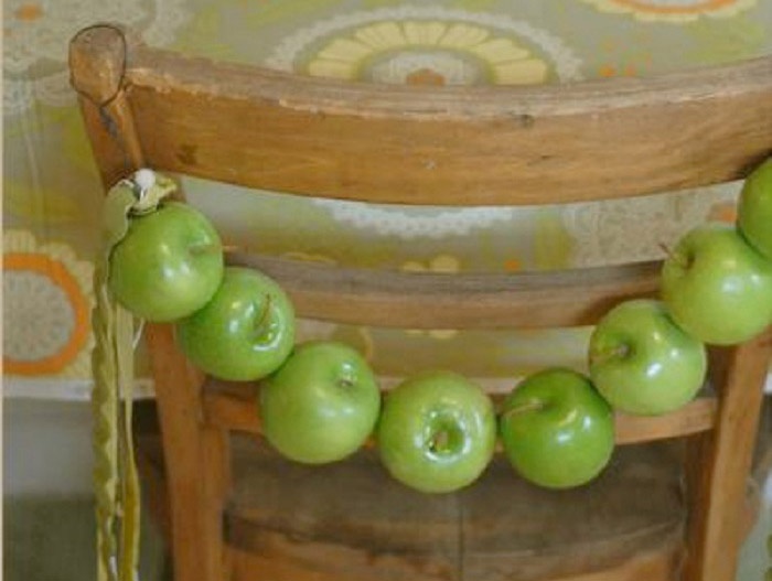 Яблочная гирлянда для осенней свадьбы