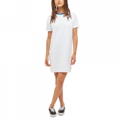 Funnier Times Dress – это плотное платье-футболка из 100% хлопка. Короткие рукава, жаккардовая нить по горловине, вышивк